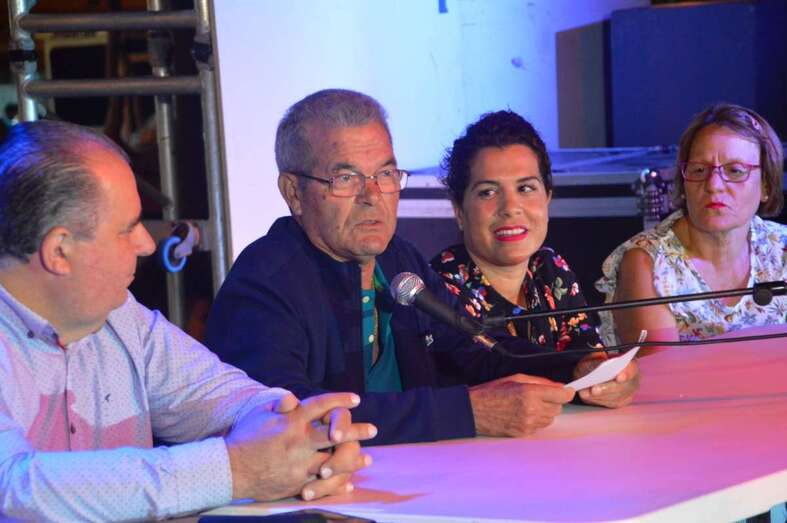 Momento del pregón de esta noche (Foto TA)